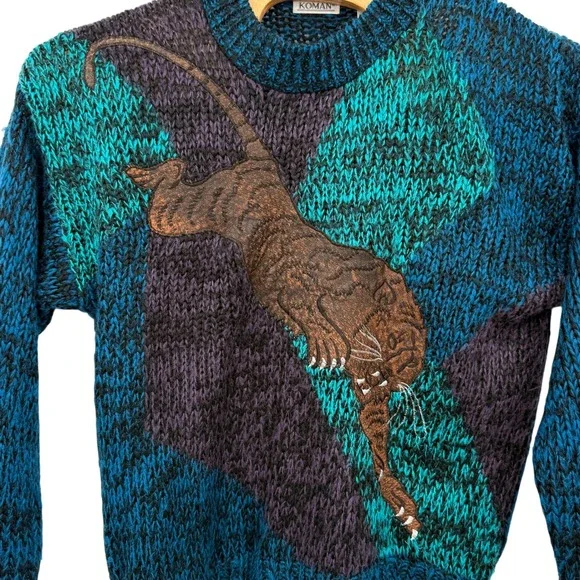 KOMANI Men's Sweater 80s Embroidered Leather Tiger Patch Crew Neck Knit Medium Crewneck